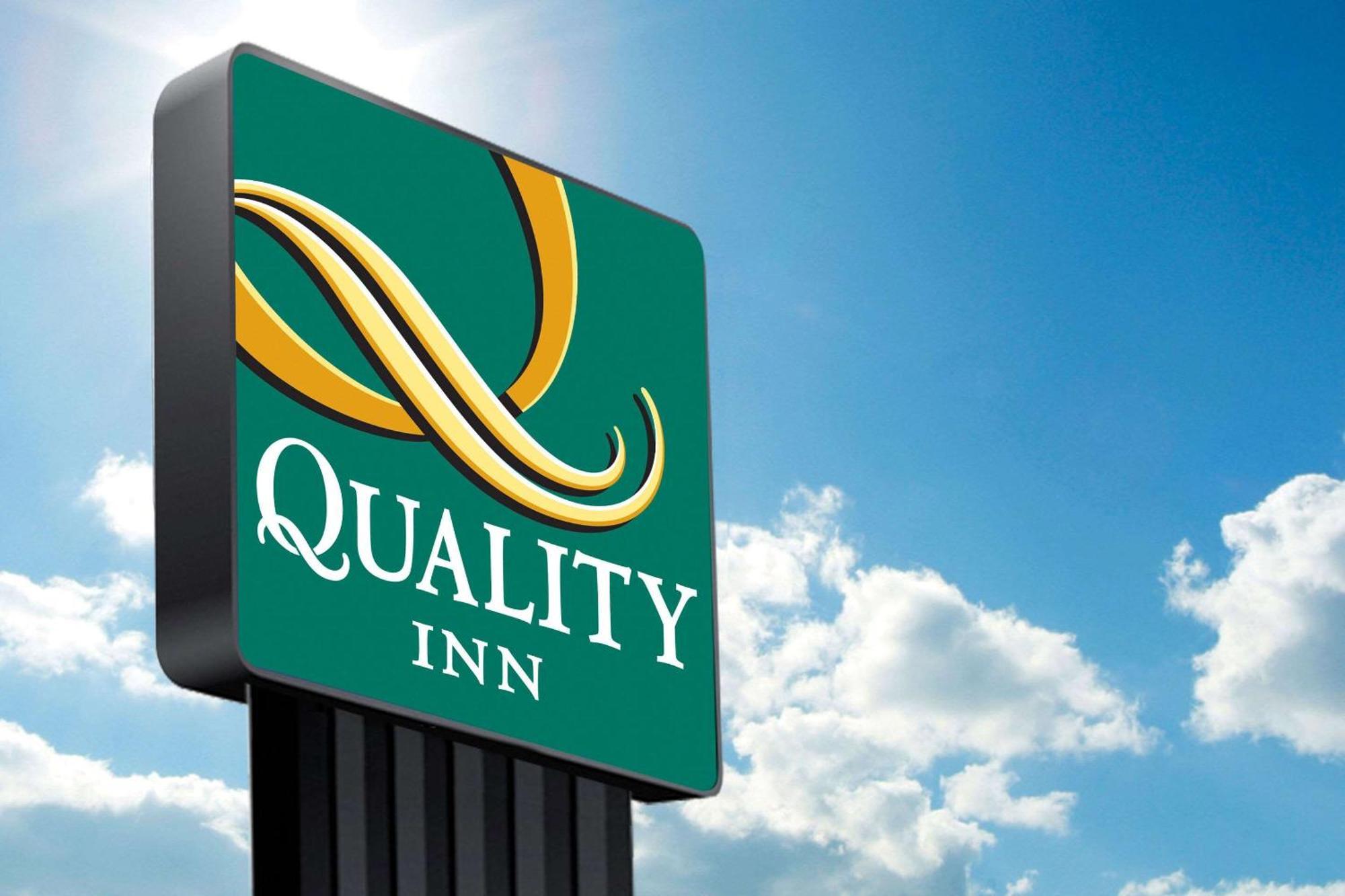 Quality Hotel Essington Exterior photo